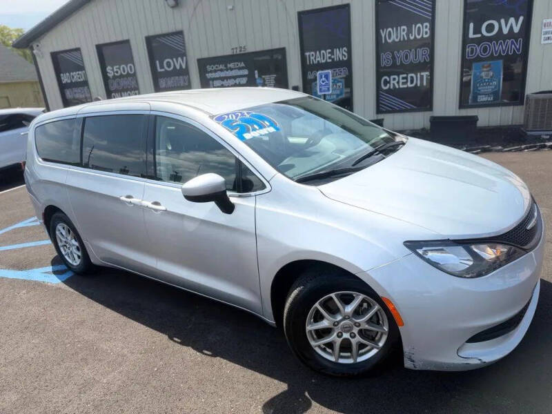 2023 Chrysler Voyager LX