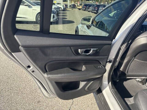 2025 Volvo V60 Cross Country B5 Plus