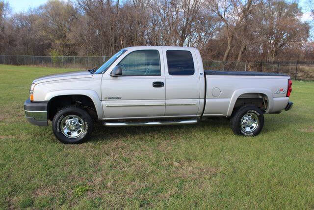 2004 Chevrolet Silverado 2500HD LS photo 3