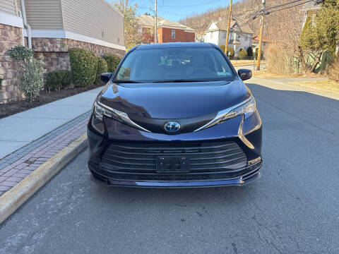 2021 Toyota Sienna for sale at Deals on Wheels in Suffern NY