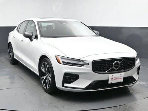 2024 Volvo S60 B5 Core Dark Theme