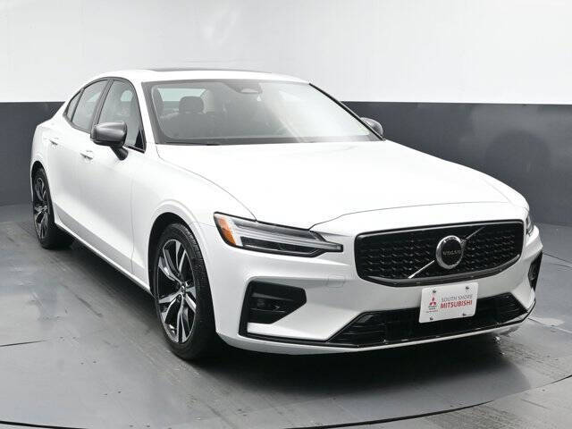 2024 Volvo S60 B5 Core Dark Theme