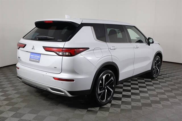 2023 Mitsubishi Outlander SE