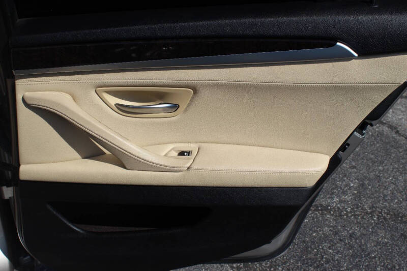 2016 BMW 5 Series 528i