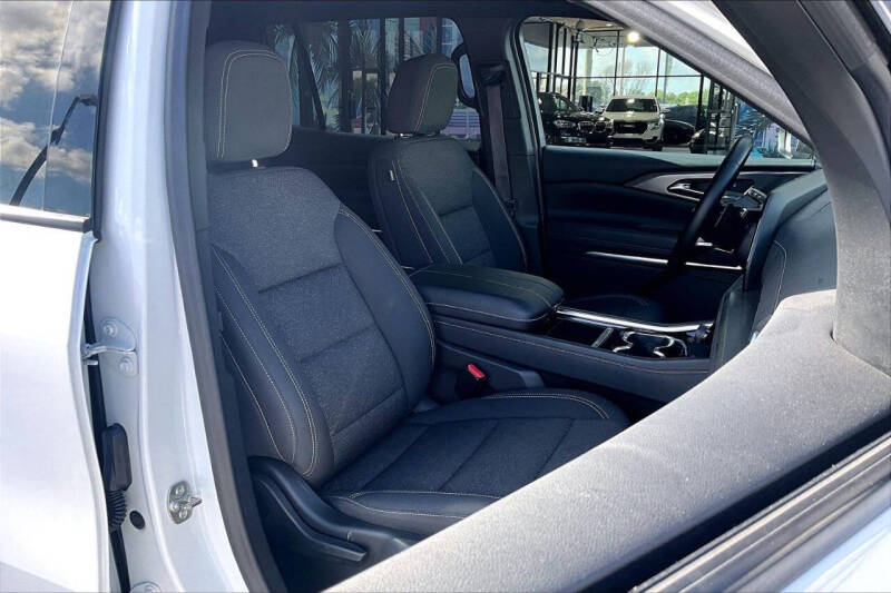 2024 Chevrolet Traverse LT