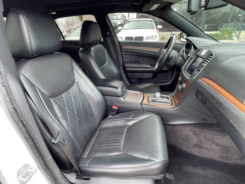 2017 Chrysler 300 C Platinum