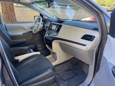 2012 Toyota Sienna SE 8-Passenger