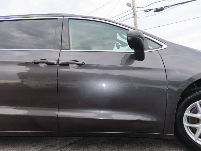2020 Chrysler Voyager LXi