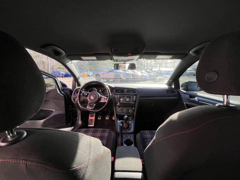 2017 Volkswagen Golf GTI Sport