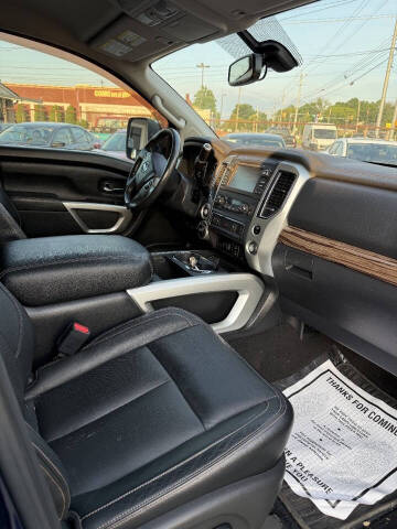 2017 Nissan Titan SV