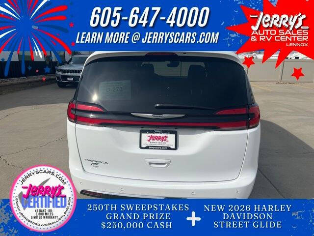 2025 Chrysler Pacifica Select