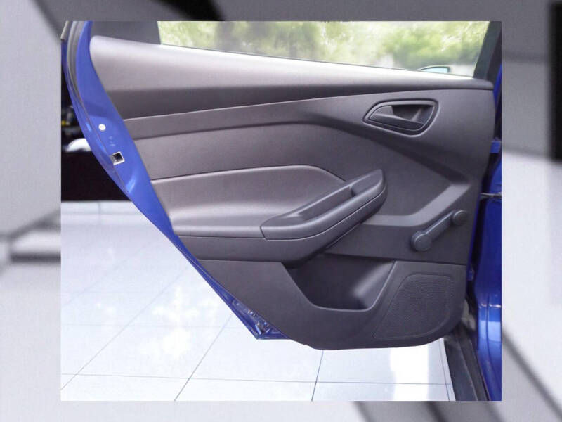 2012 Ford Focus S - Photo 20