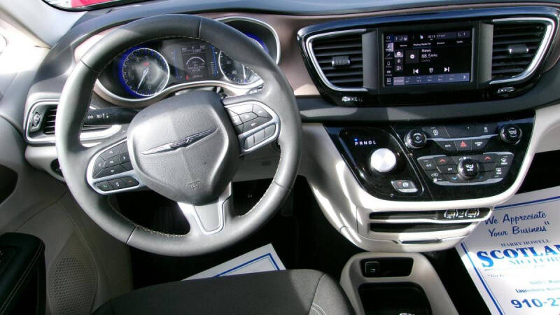 2024 Chrysler Voyager LX