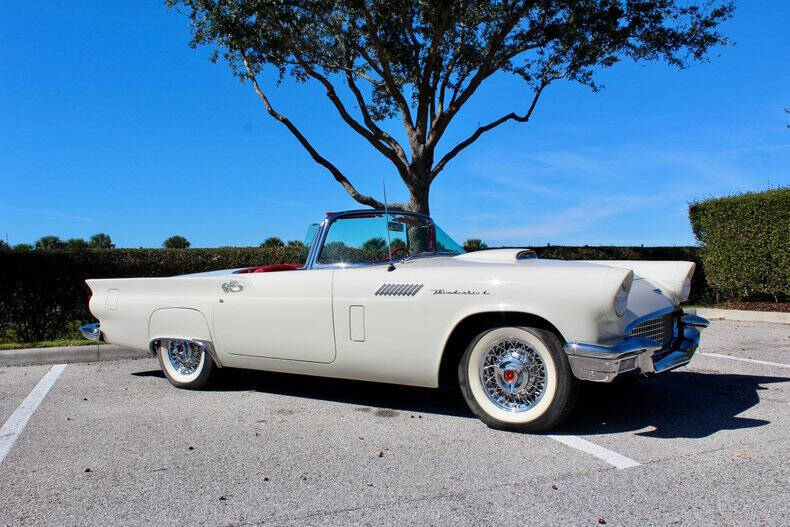 1957 Ford Thunderbird
