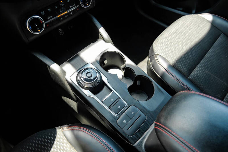 2025 Ford Escape ST-Line Select