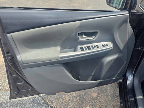 2014 Toyota Prius v Five