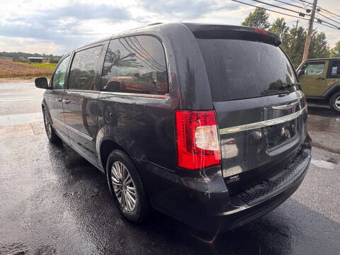 2014 Chrysler Town and Country Touring-L