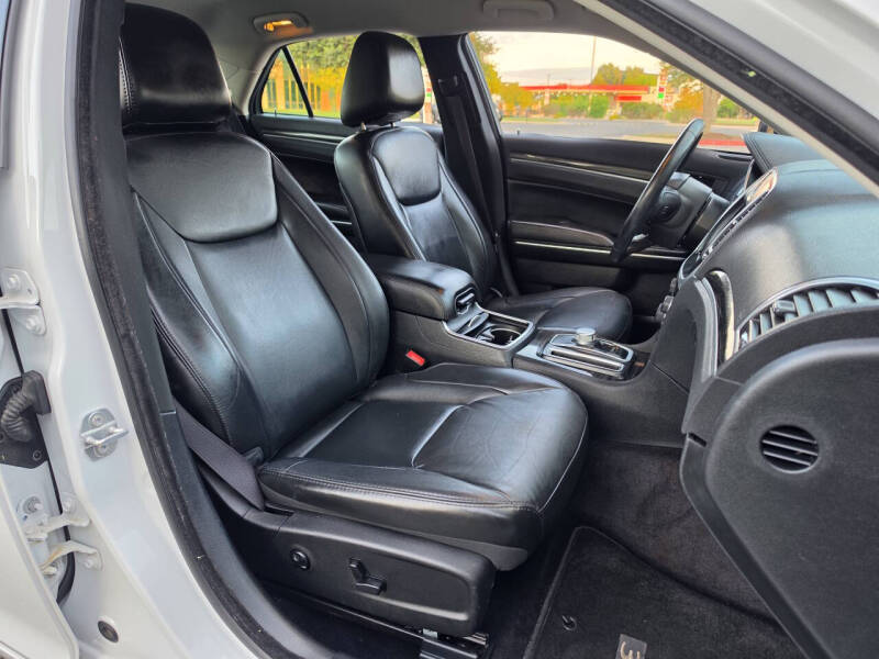 2017 Chrysler 300 Limited