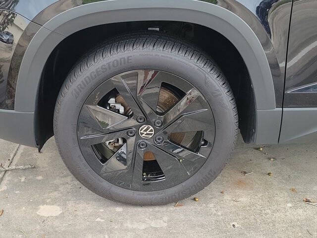 2025 Volkswagen Taos SE