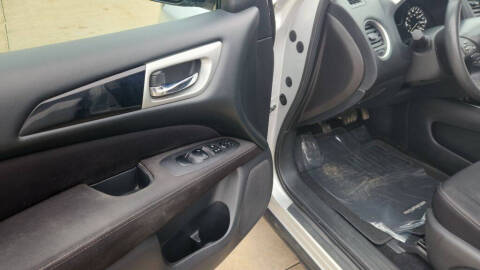 2017 Nissan Pathfinder SV