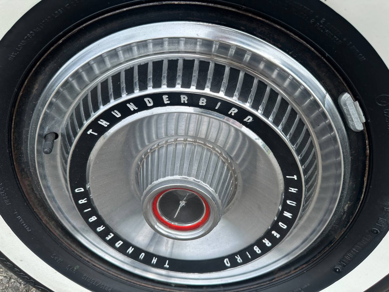 1966 Ford Thunderbird 30