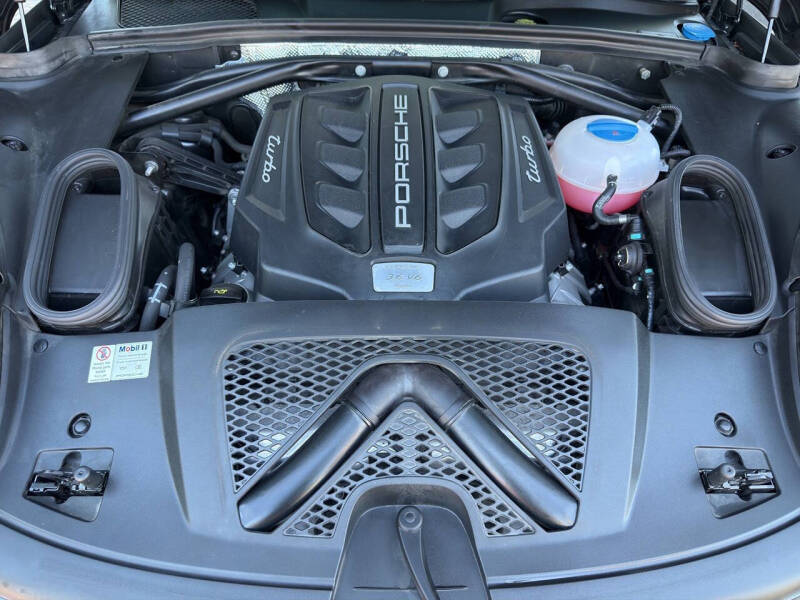 2017 Porsche Macan Turbo