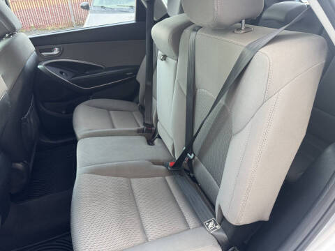 2017 Hyundai Santa Fe SE