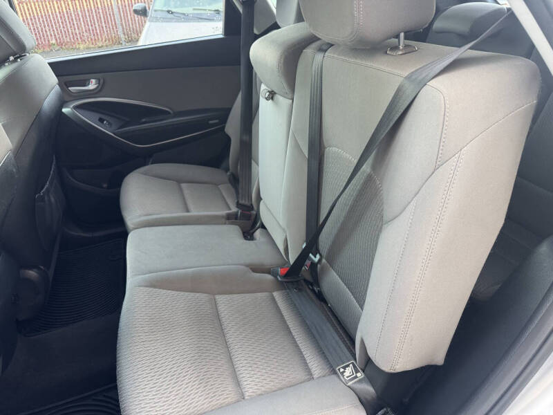 2017 Hyundai Santa Fe SE