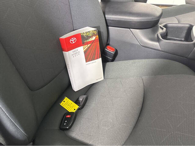 2025 Toyota RAV4 Hybrid XLE