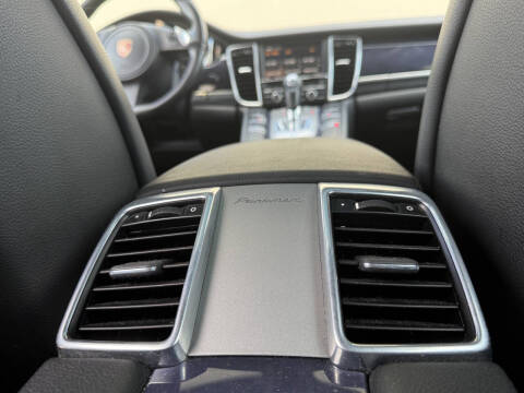 2011 Porsche Panamera 4