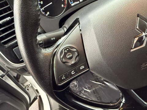 2017 Mitsubishi Outlander ES