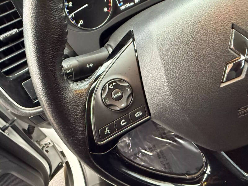 2017 Mitsubishi Outlander ES