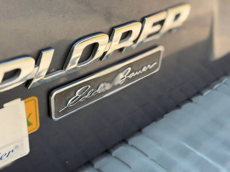 2005 Ford Explorer Eddie Bauer