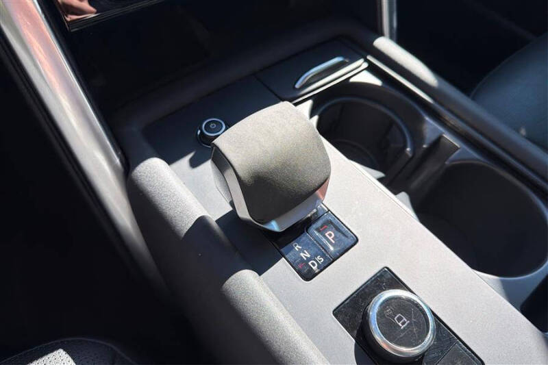 2024 Land Rover Discovery P300 S