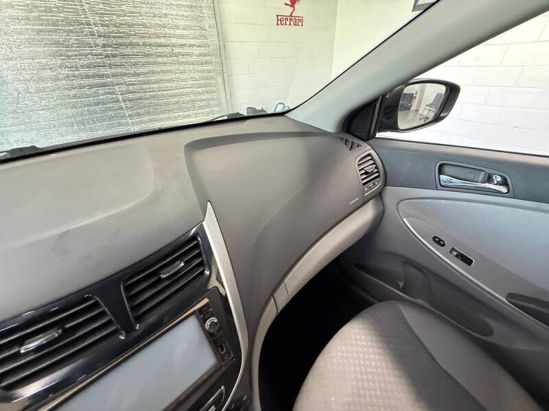 2012 Hyundai Accent SE
