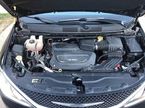 2017 Chrysler Pacifica Touring-L Plus
