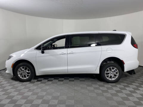 2025 Chrysler Voyager LX