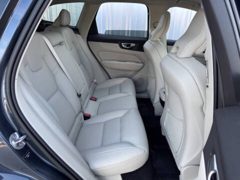 2023 Volvo XC60 B5 Plus Bright Theme