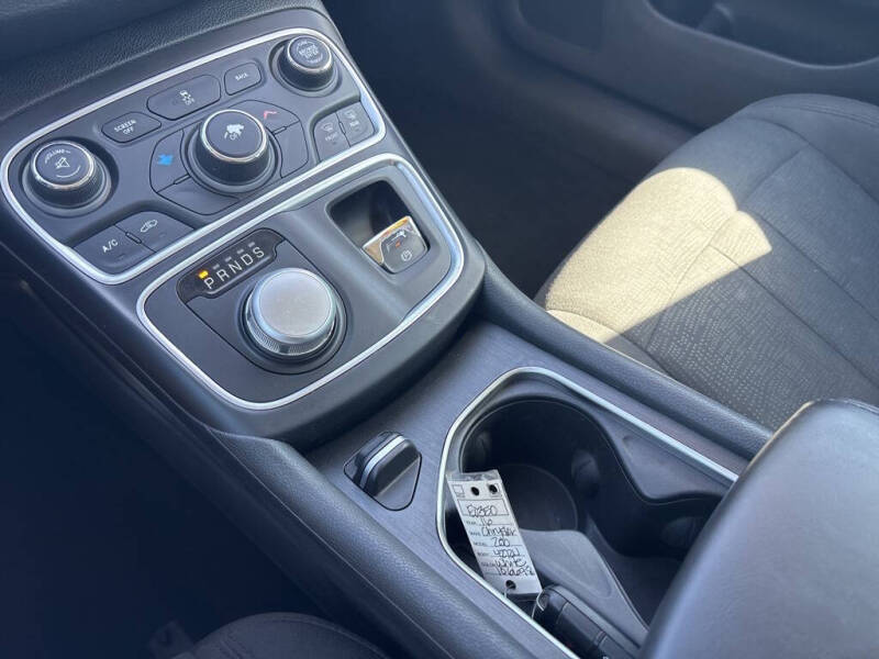 2016 Chrysler 200 Limited