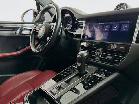 2023 Porsche Macan T