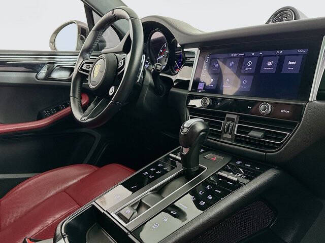 2023 Porsche Macan T