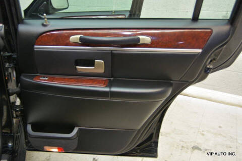 2005 Lincoln Town Car Signature Limited