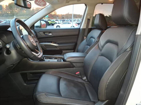 2022 Nissan Pathfinder SL