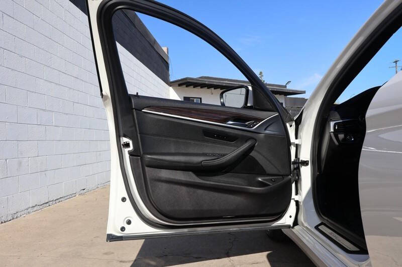 2019 BMW 5 Series 530i