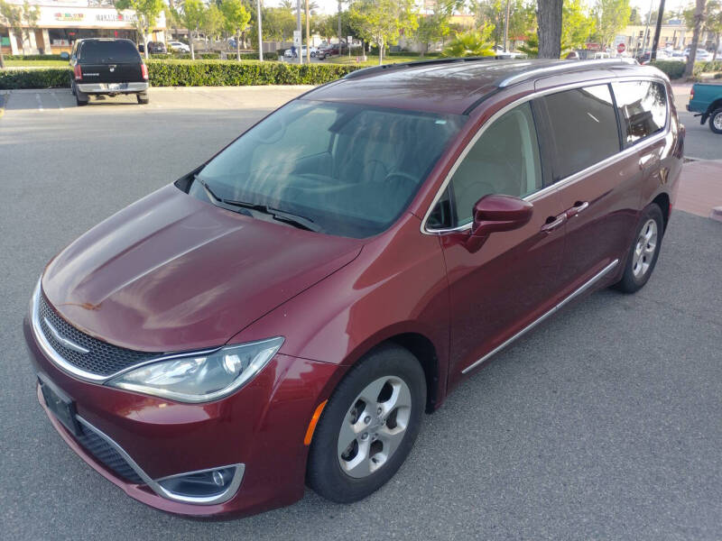 2017 Chrysler Pacifica Touring-L Plus