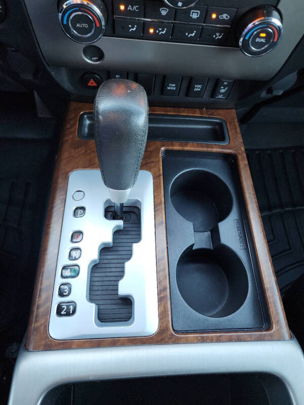 2011 Nissan Titan SL