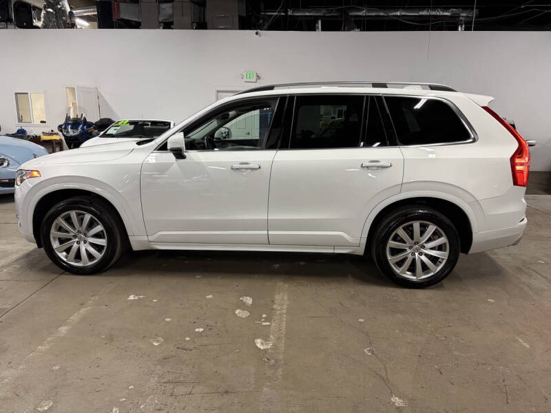2016 Volvo XC90 T6 Momentum