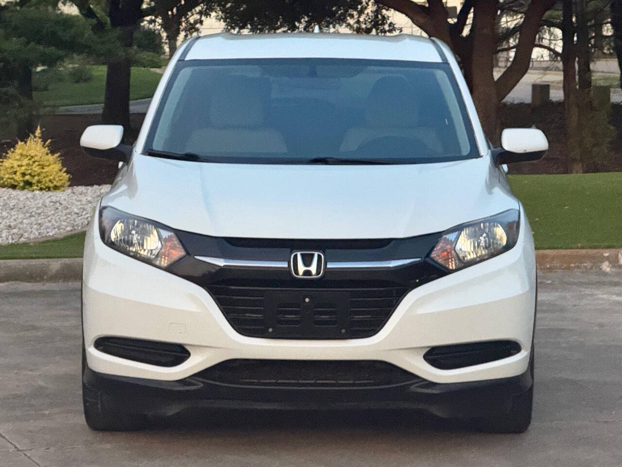 White 2018 Honda HR-V LX LX 4dr Crossover CVT 2