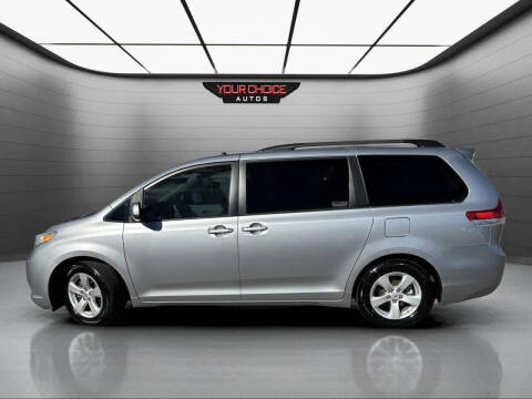 2013 Toyota Sienna LE 8-Passenger