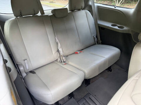 2014 Toyota Sienna XLE 8-Passenger